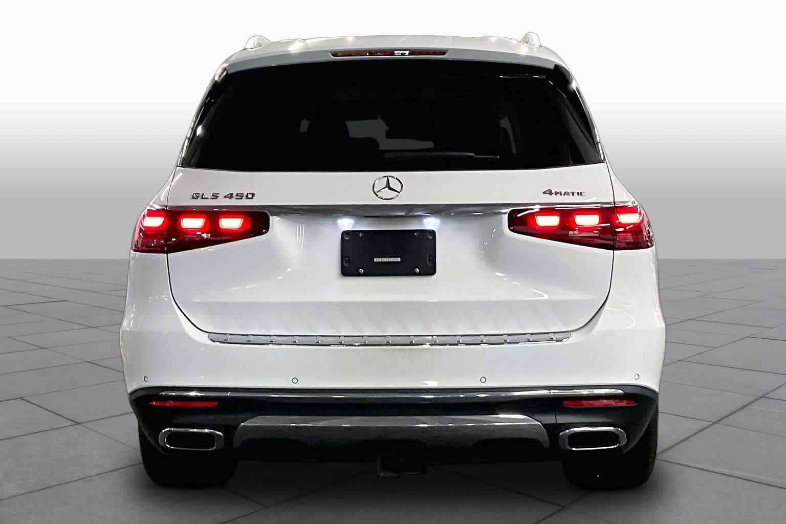 Used 2024 Mercedes-Benz GLS 450 4MATIC image 4