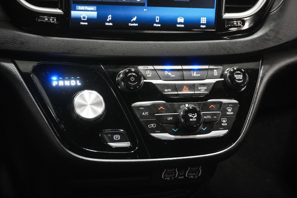 Used 2025 Chrysler Pacifica Select image 23