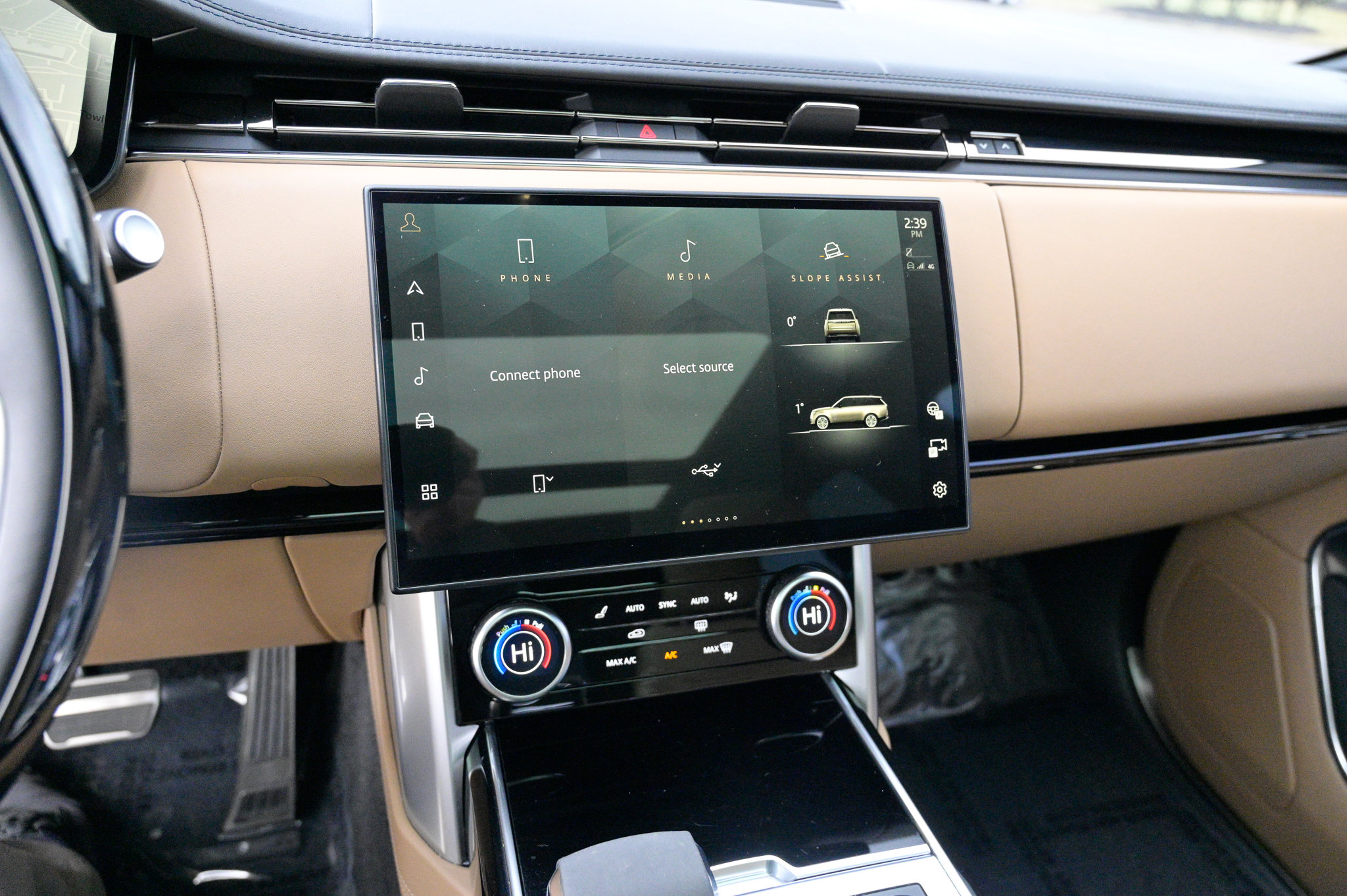 Used 2023 Land Rover Range Rover SE image 28