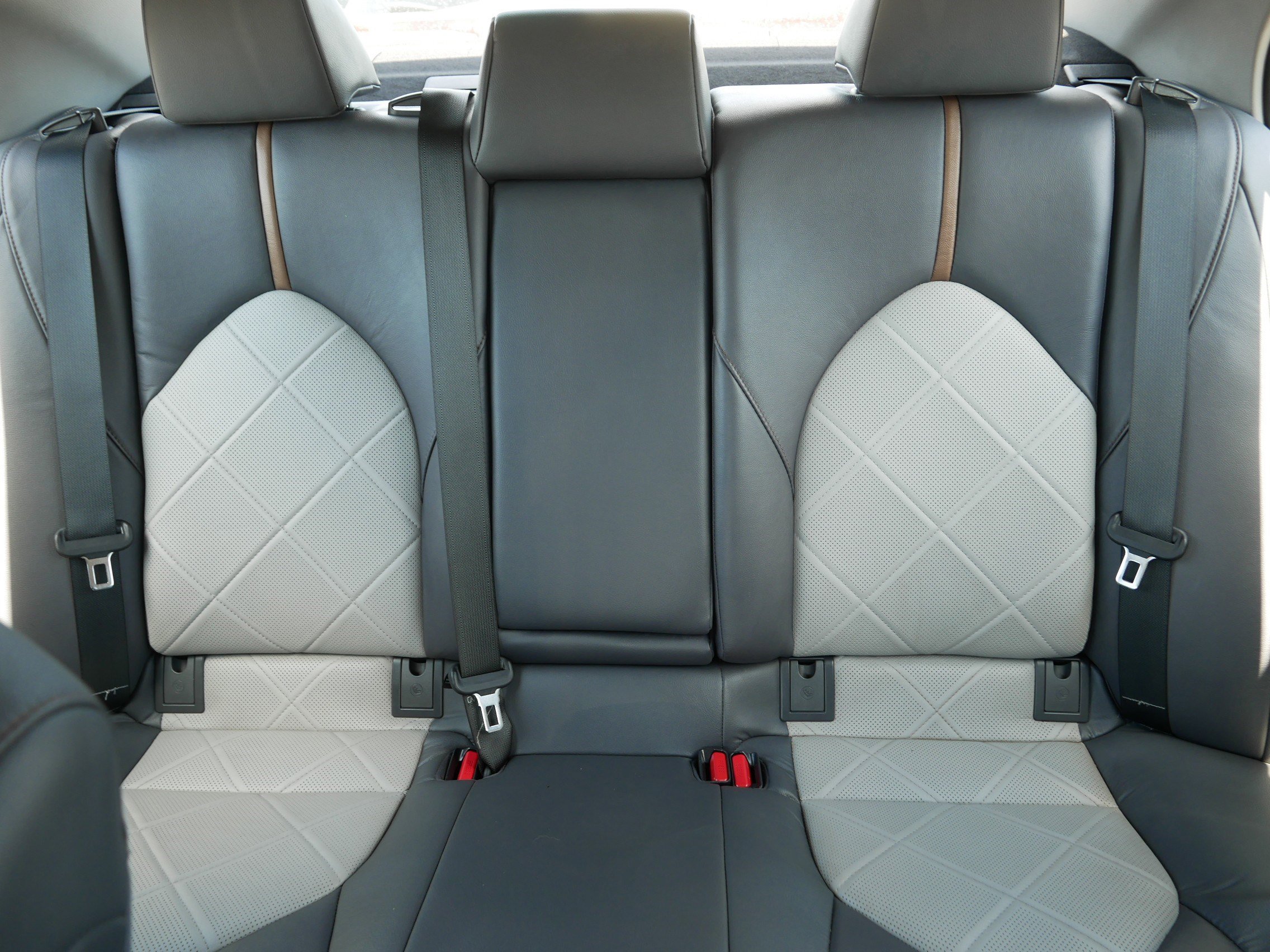 Used 2018 Toyota Camry XLE FWD image 13