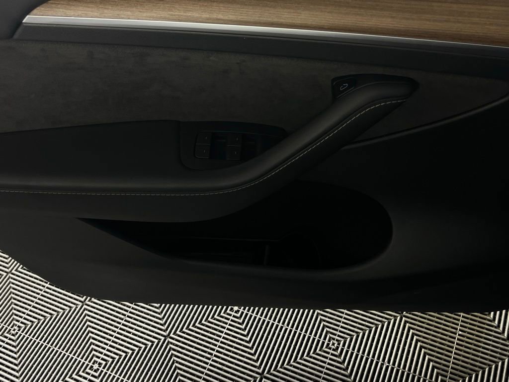 Used 2023 Tesla Model Y Performance image 22