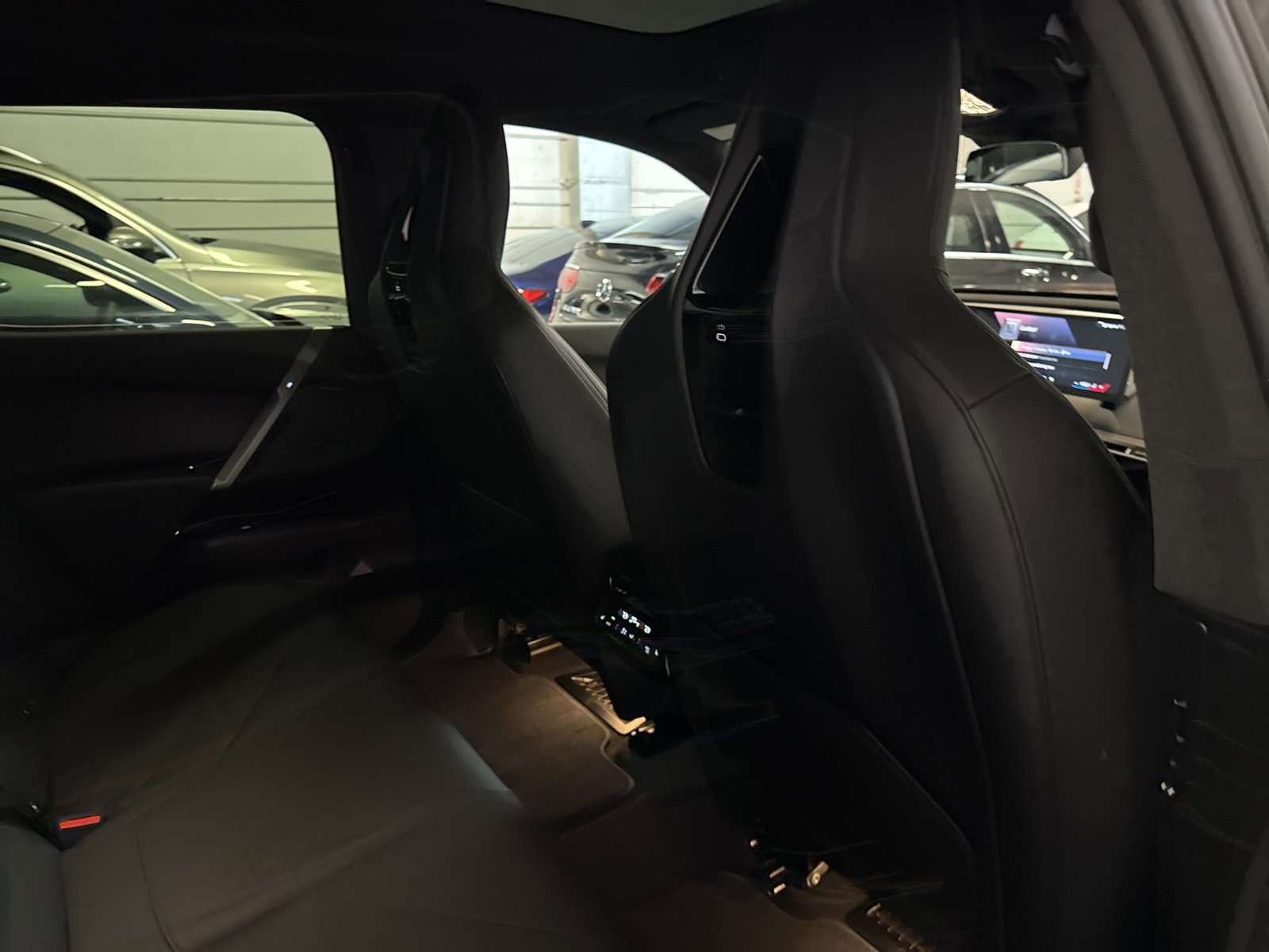 Used 2025 BMW iX xDrive50 w/ Premium Package image 28