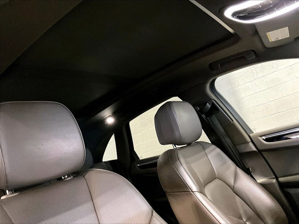Certified 2023 Porsche Macan AWD/4WD image 27