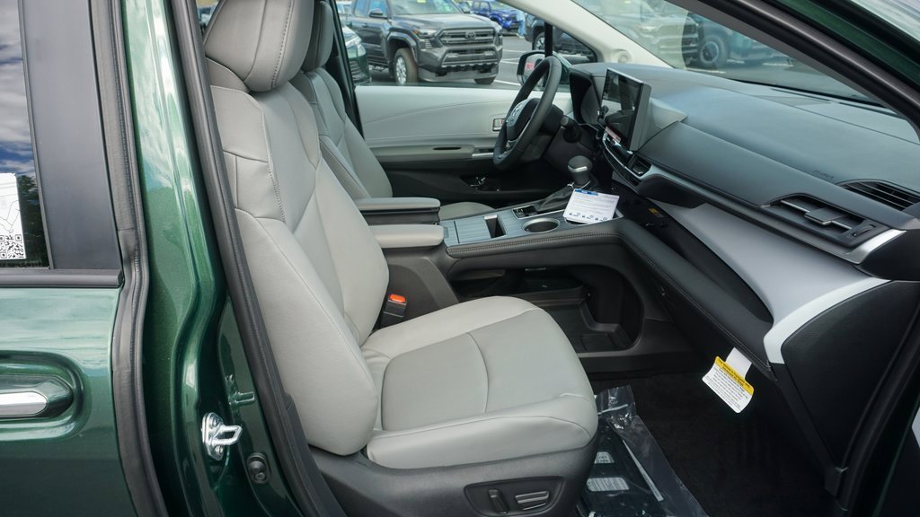 New 2025 Toyota Sienna XLE image 10