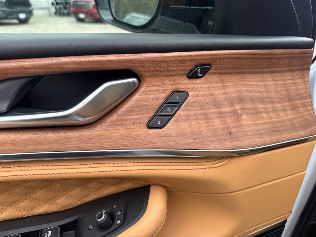 New 2026 Jeep Grand Cherokee Summit AWD/4WD image 22