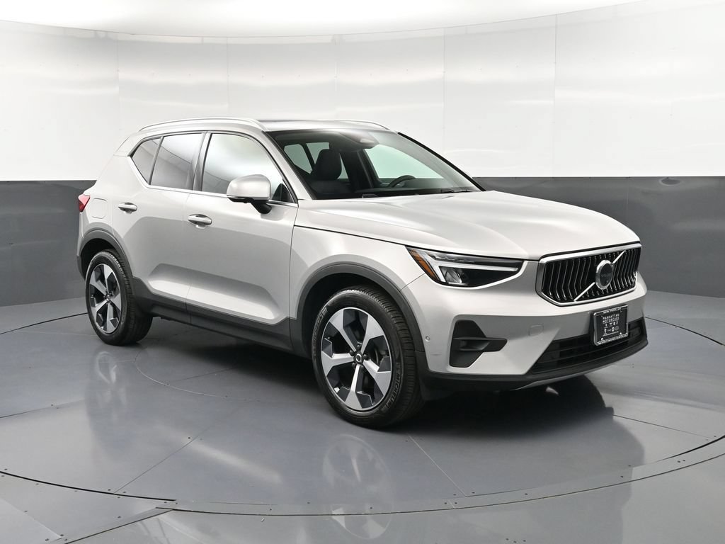 Used 2023 Volvo XC40 B5 Plus w/ Driver Assist Package AWD/4WD image 10