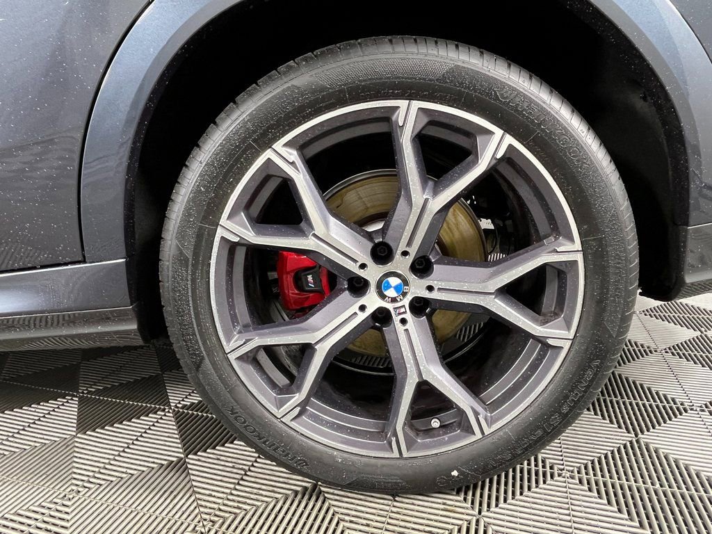 Used 2022 BMW X6 xDrive40i w/ M Sport Package image 15