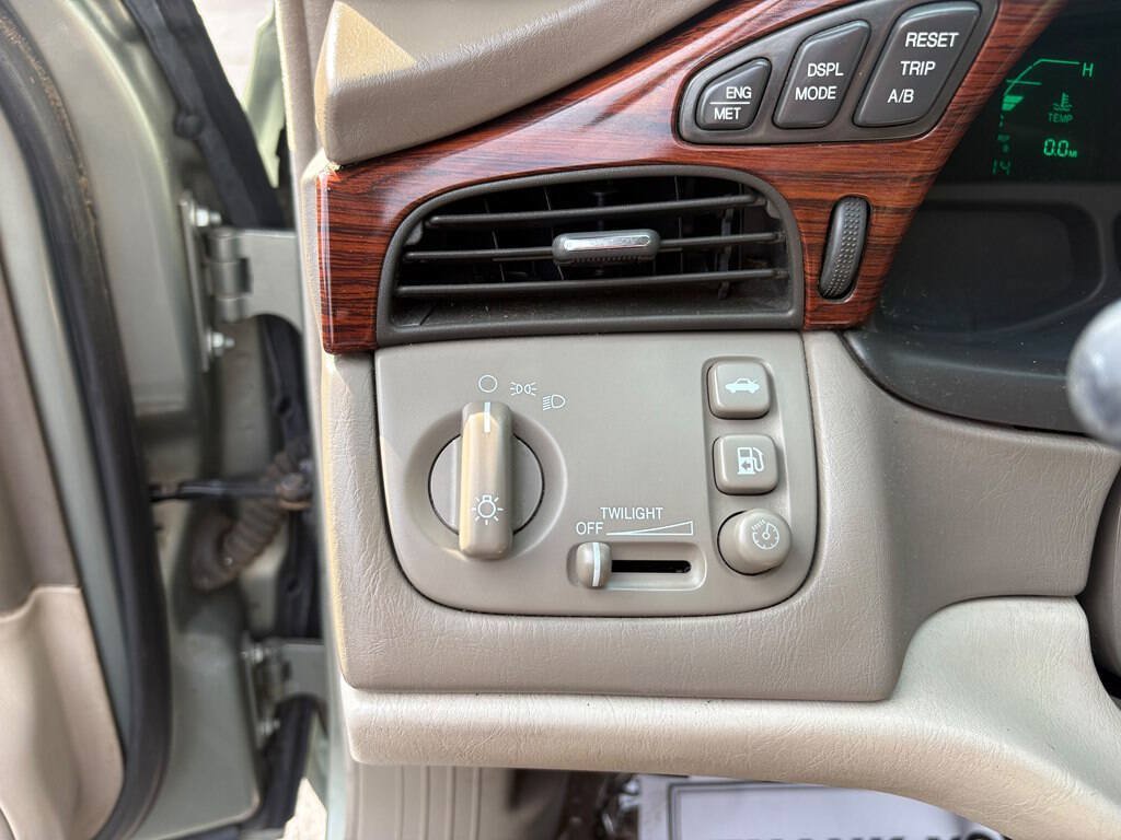 Used 2005 Cadillac De Ville w/ Trunk Convenience Package FWD image 10