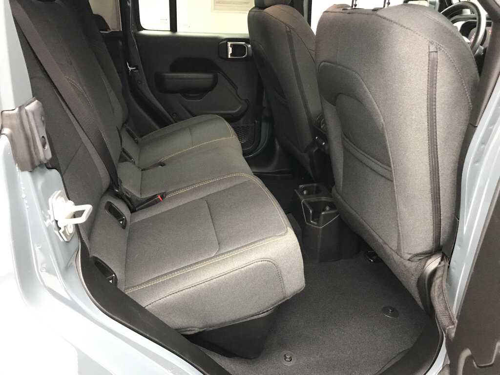 Used 2024 Jeep Gladiator Sport AWD/4WD image 16