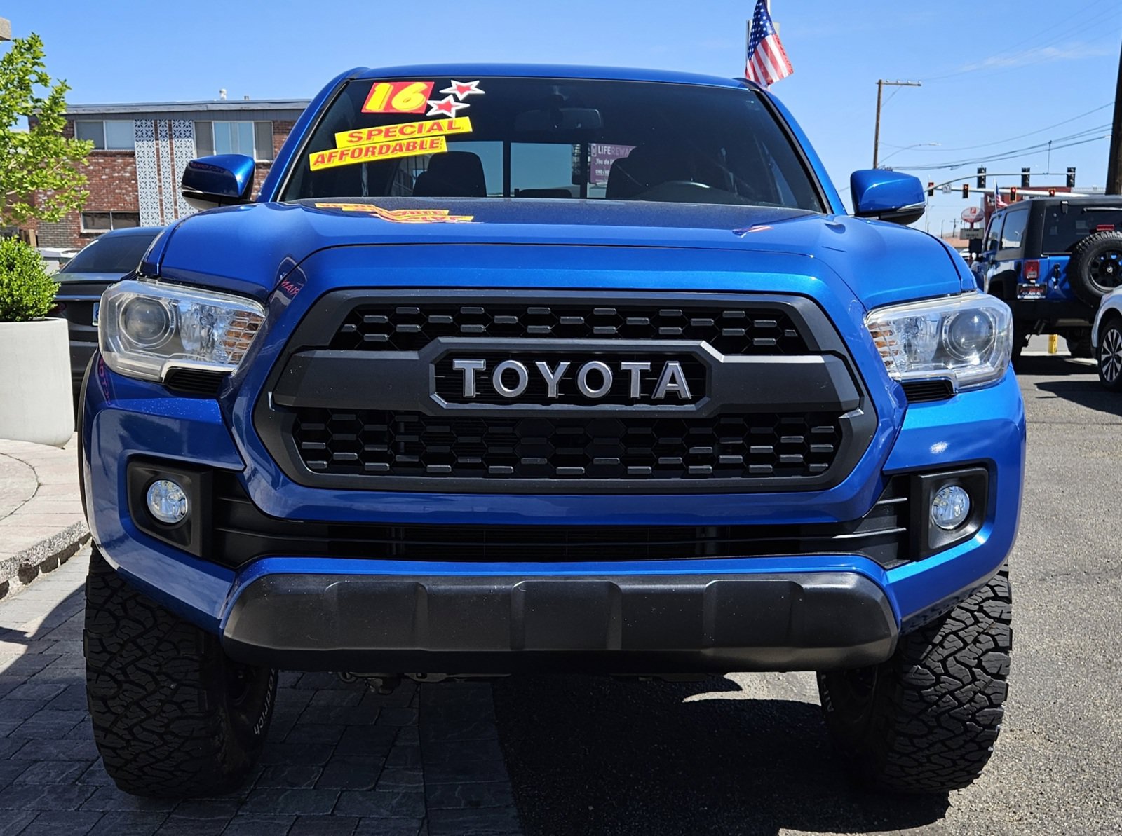 Used 2016 Toyota Tacoma TRD Off-Road w/ Towing Package AWD/4WD image 5
