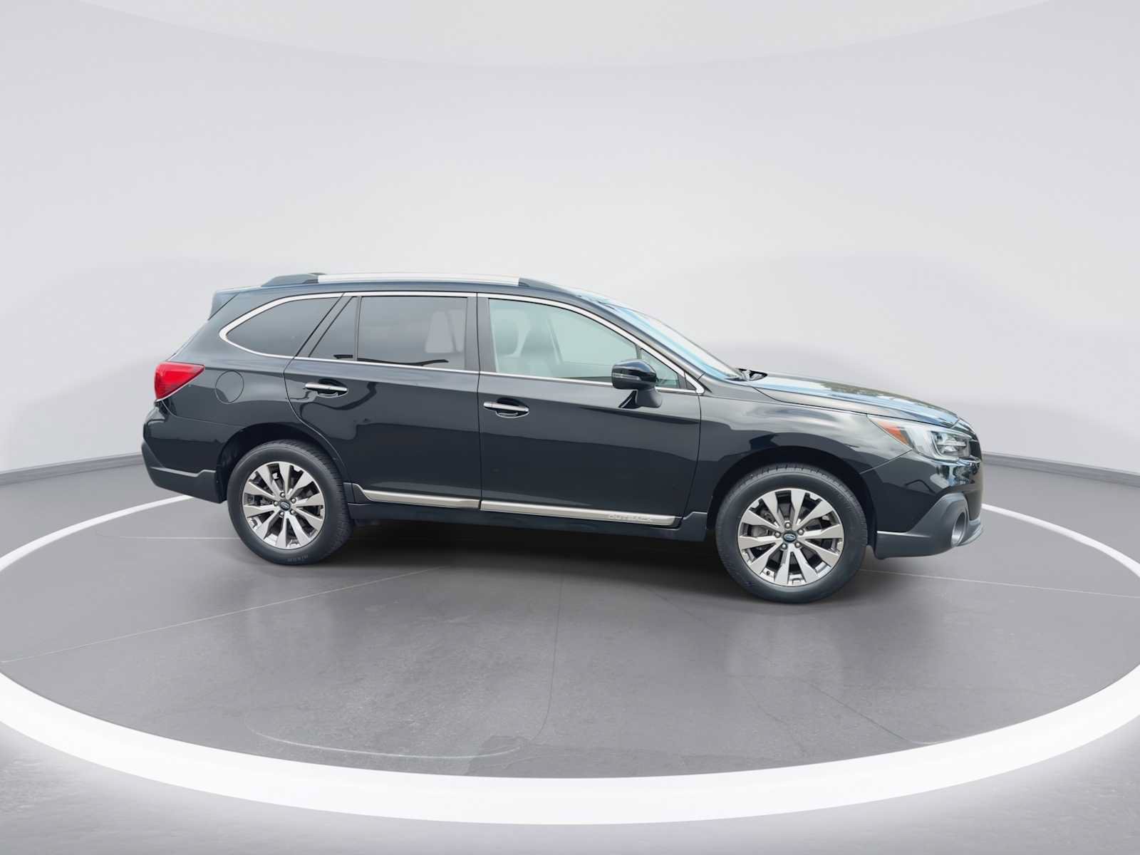 Used 2018 Subaru Outback 2.5i Touring w/ Popular Package #3 AWD/4WD image 9