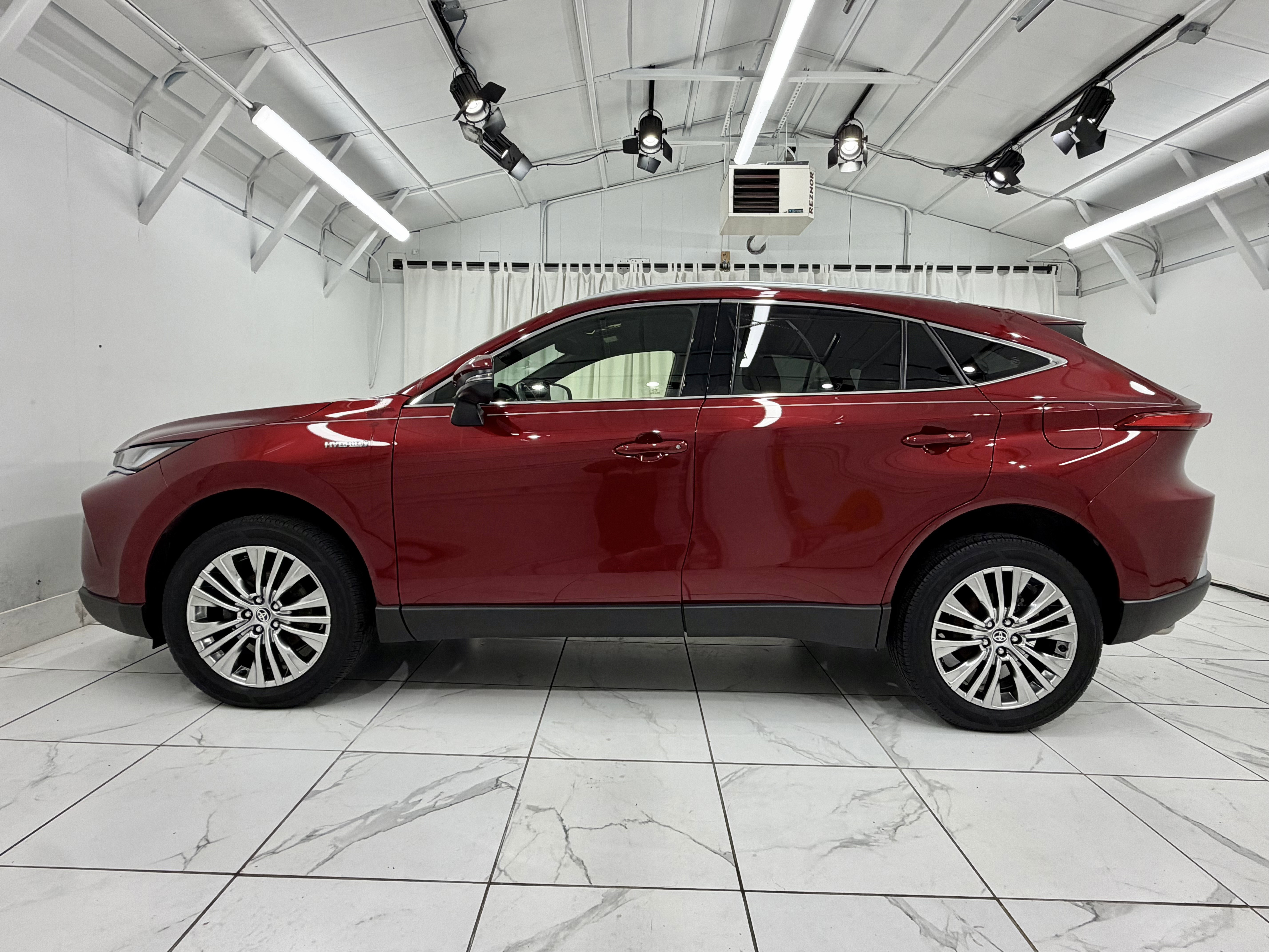 Used 2021 Toyota Venza XLE w/ Softex Package image 15
