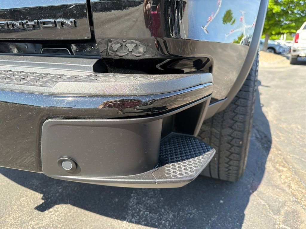 Used 2024 GMC Canyon Denali AWD/4WD image 7