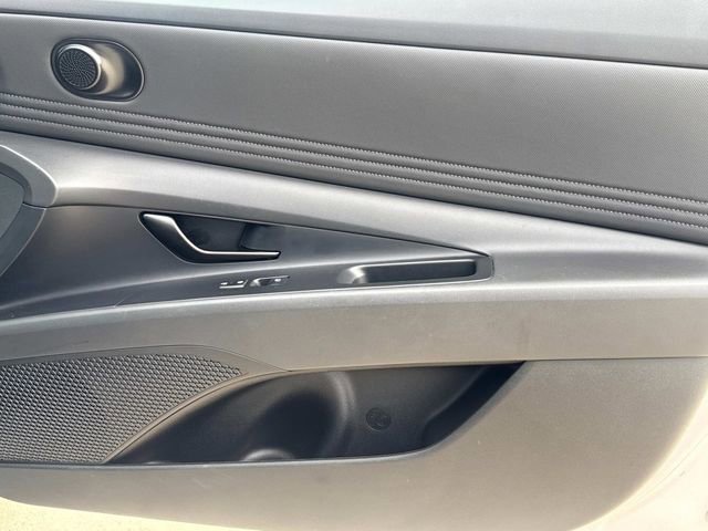 Certified 2025 Hyundai Elantra Sport FWD image 19
