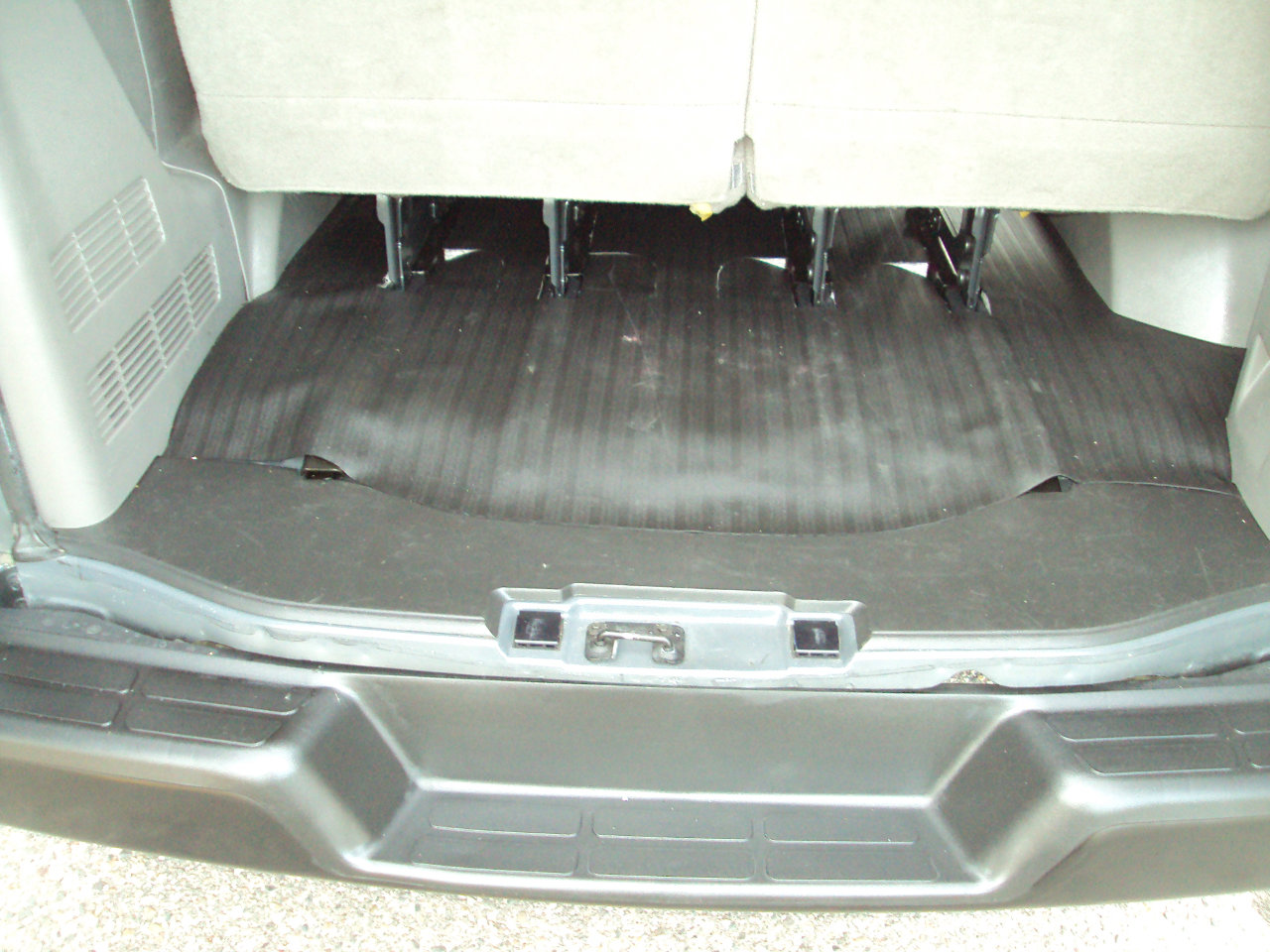 Used 2017 Chevrolet Express 2500 LS image 8