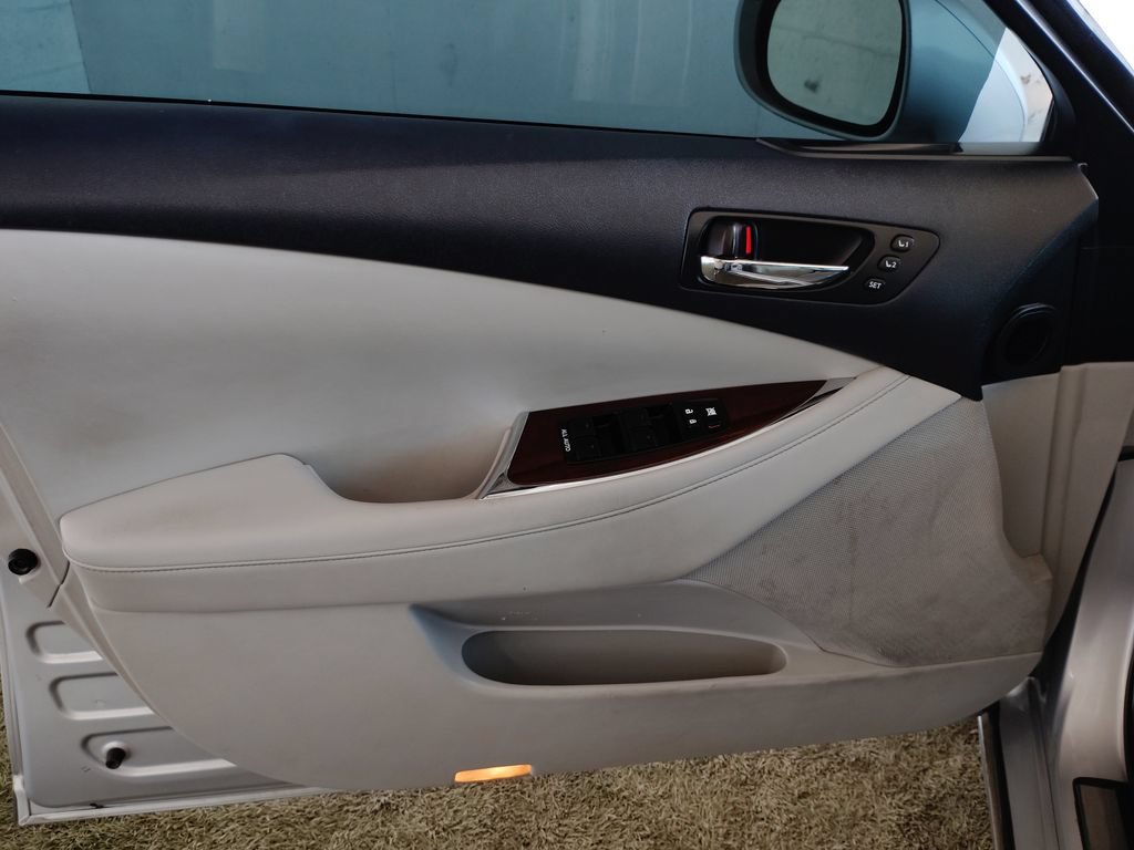 Used 2011 Lexus ES 350 w/ Preferred Accessory Package FWD image 19