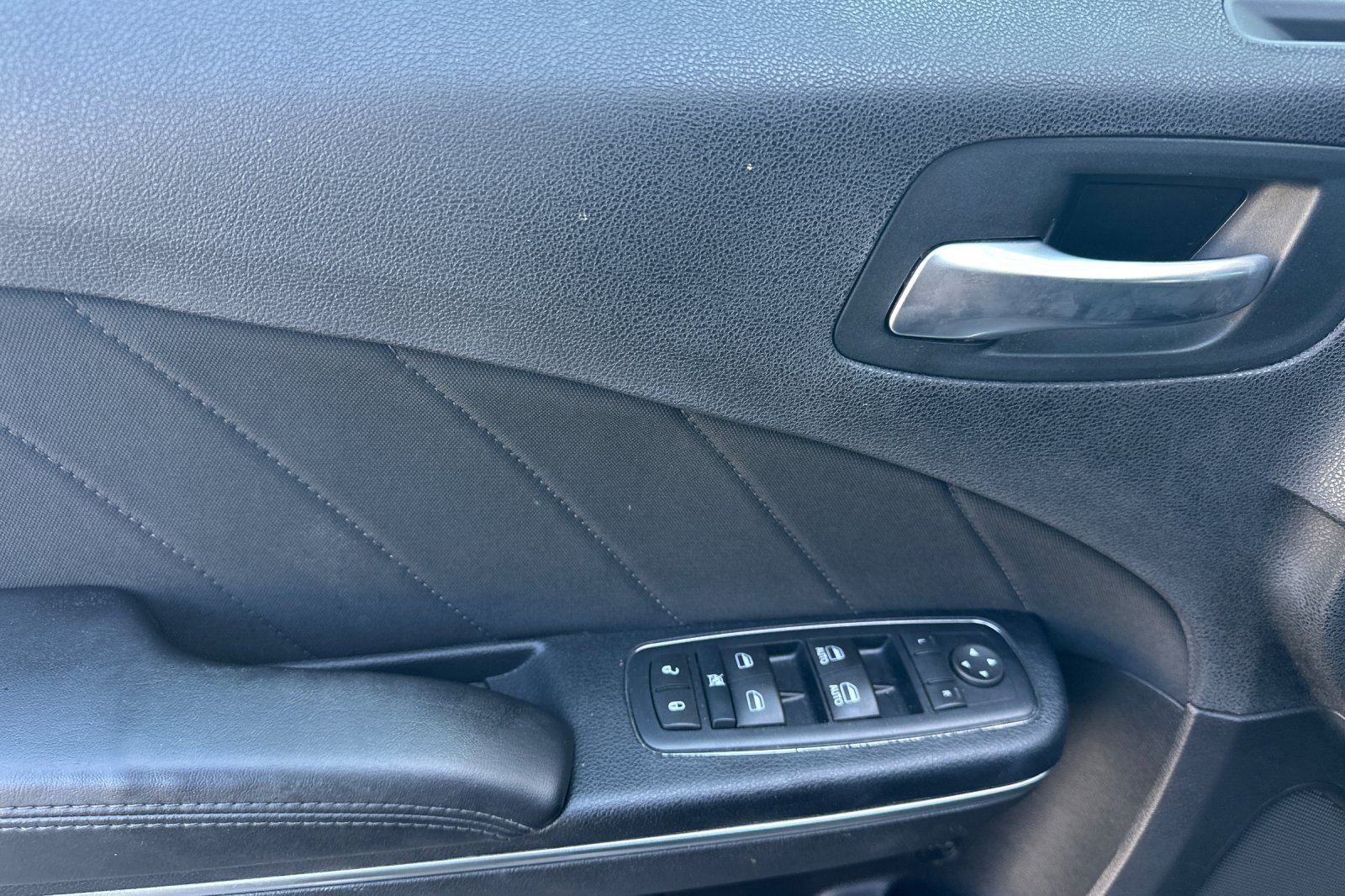 Used 2016 Dodge Charger SXT RWD image 11