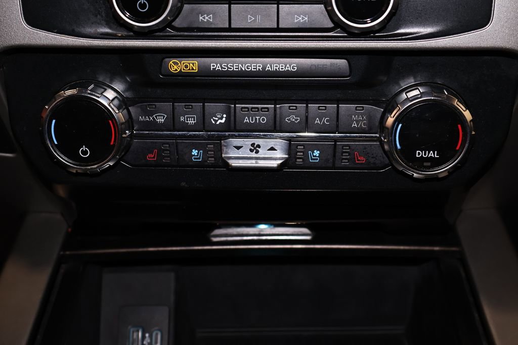 Certified 2022 Ford F250 Lariat w/ Black Appearance Package image 35