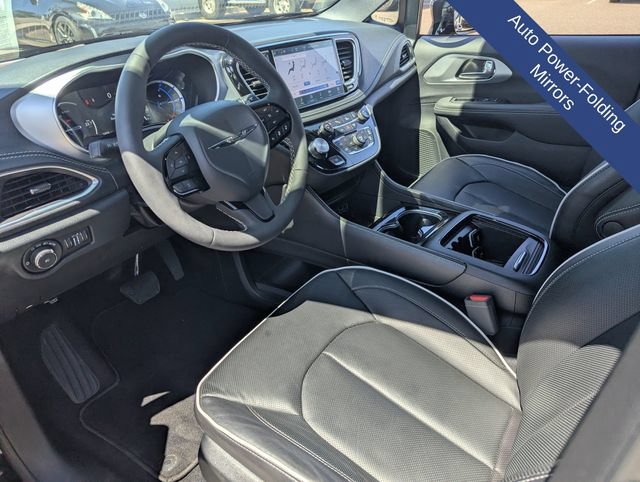 Used 2025 Chrysler Pacifica Premium FWD image 25