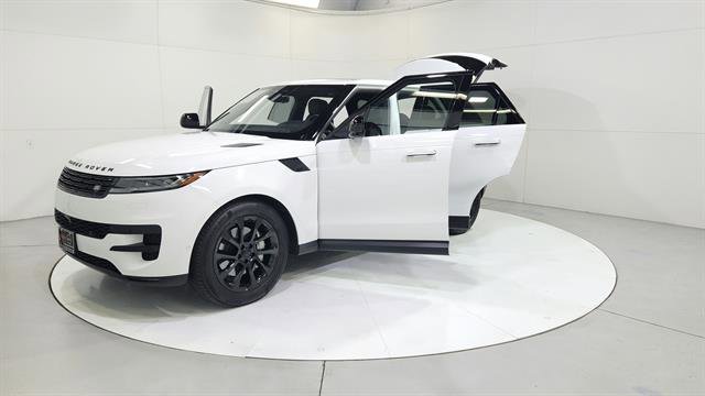 Used 2025 Land Rover Range Rover Sport SE image 10