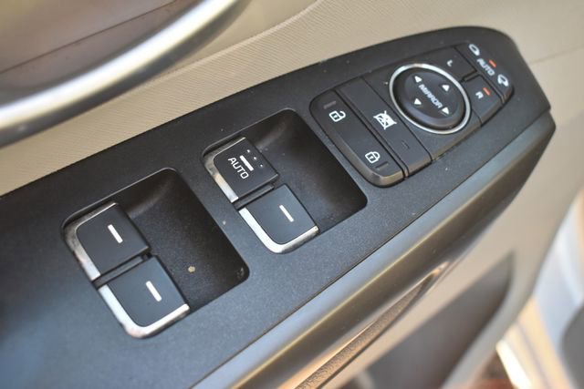 Used 2016 Kia Sedona LX w/ Option Group 020 image 19