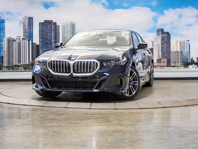 Used 2026 BMW 550e xDrive w/ Premium Package image 2