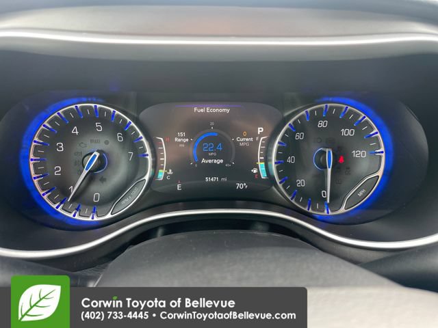 Used 2024 Chrysler Pacifica Touring-L FWD image 9