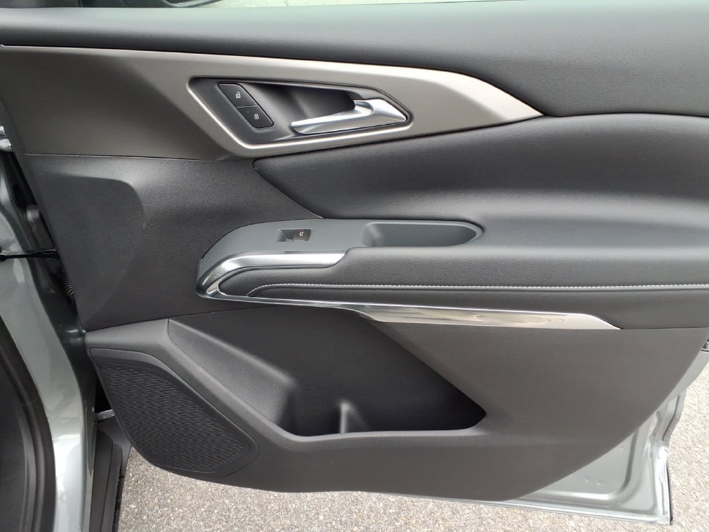 New 2027 Chevrolet Traverse LT w/ Sun and Wheel Package FWD image 23