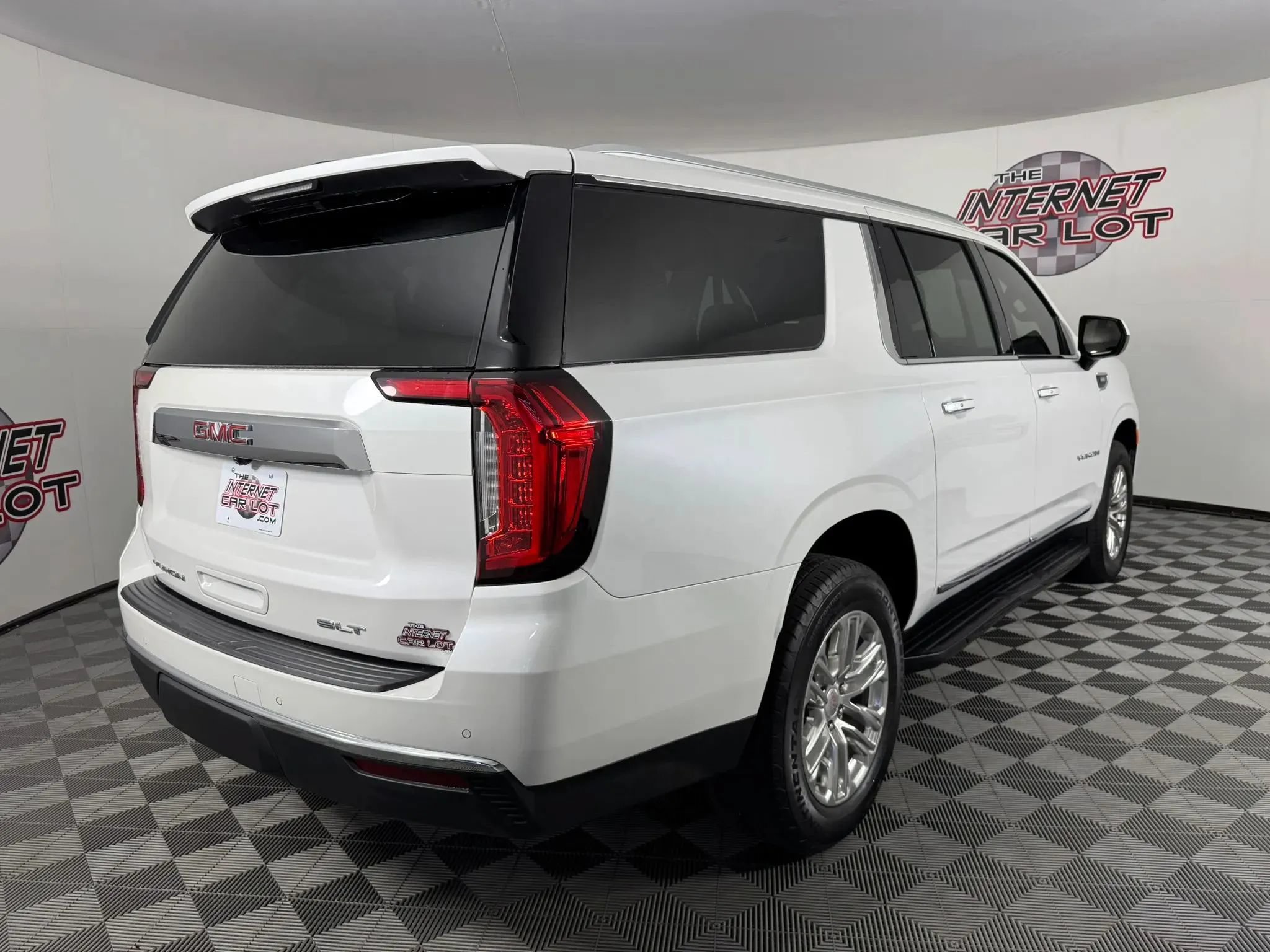 Used 2023 GMC Yukon XL SLT AWD/4WD image 7