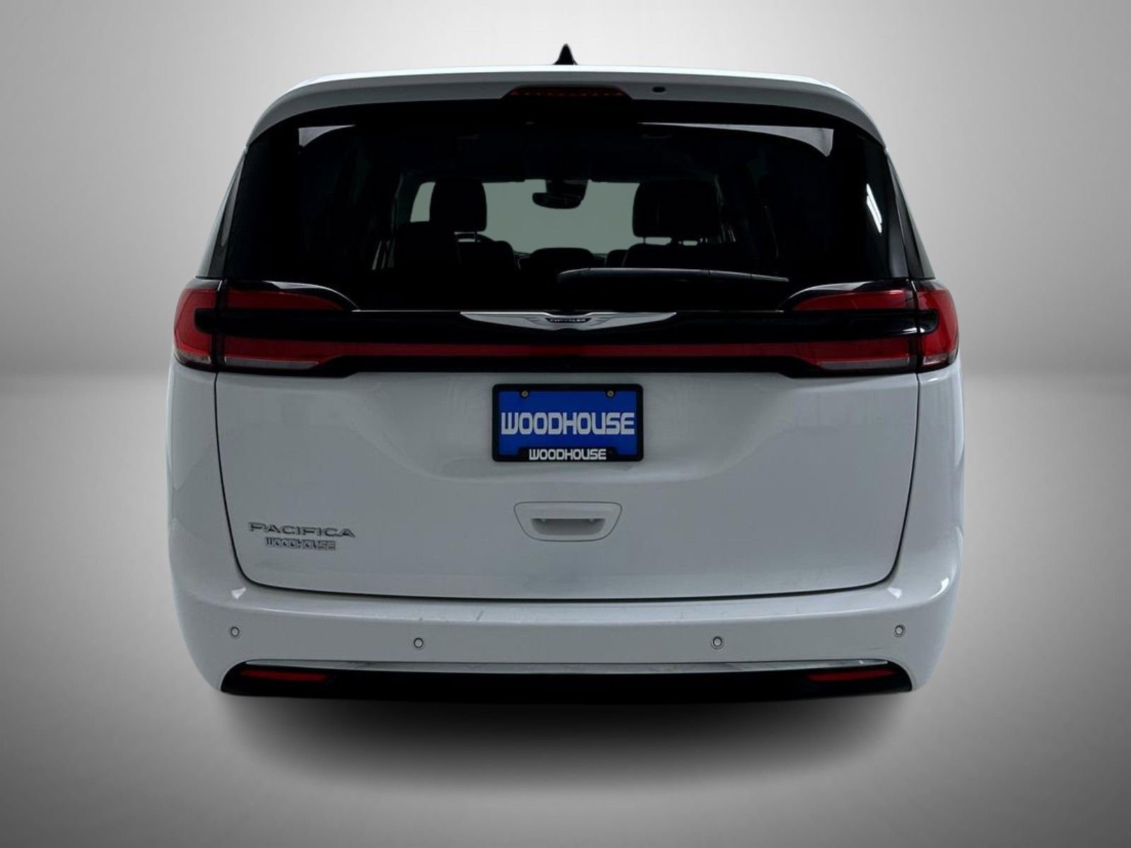 Used 2024 Chrysler Pacifica Touring-L image 6