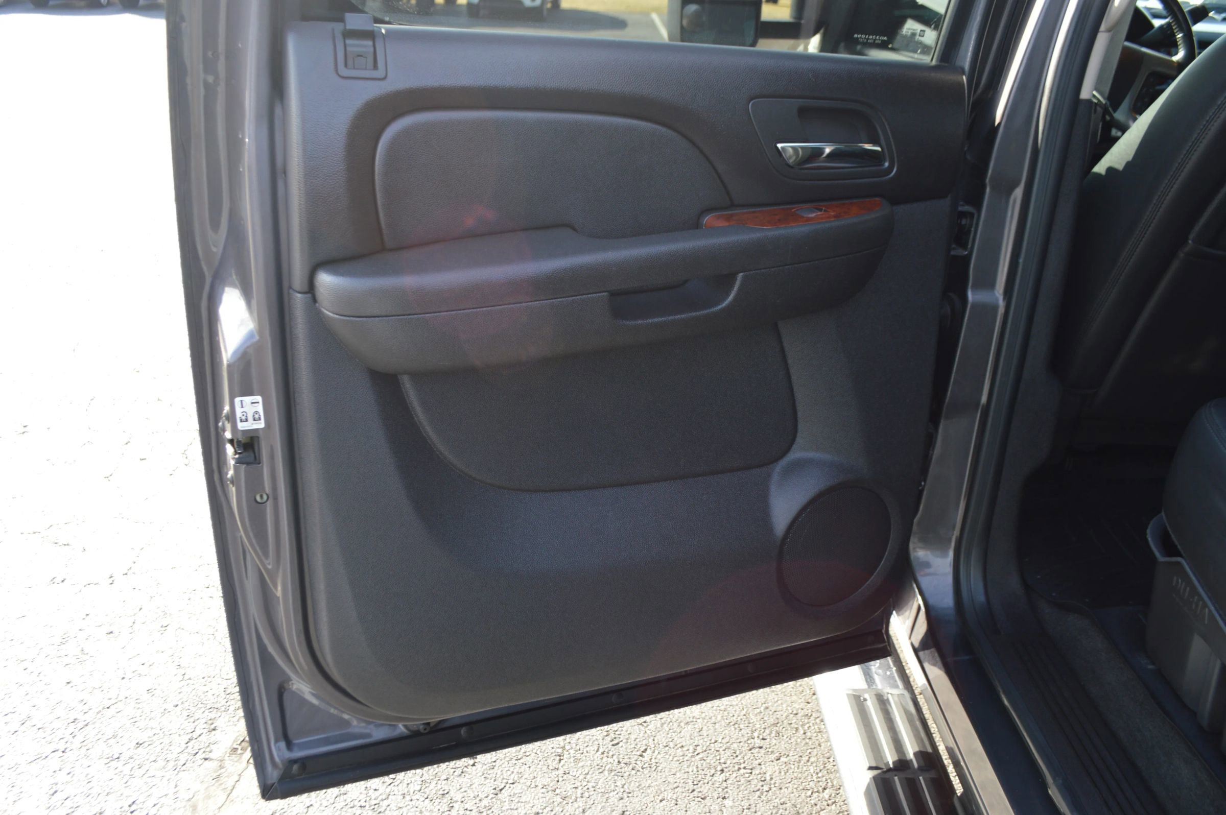 Used 2011 GMC Sierra 3500 SLT w/ SLT Convenience Package image 20