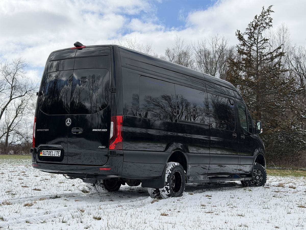 Used 2024 Mercedes-Benz Sprinter 3500 image 2