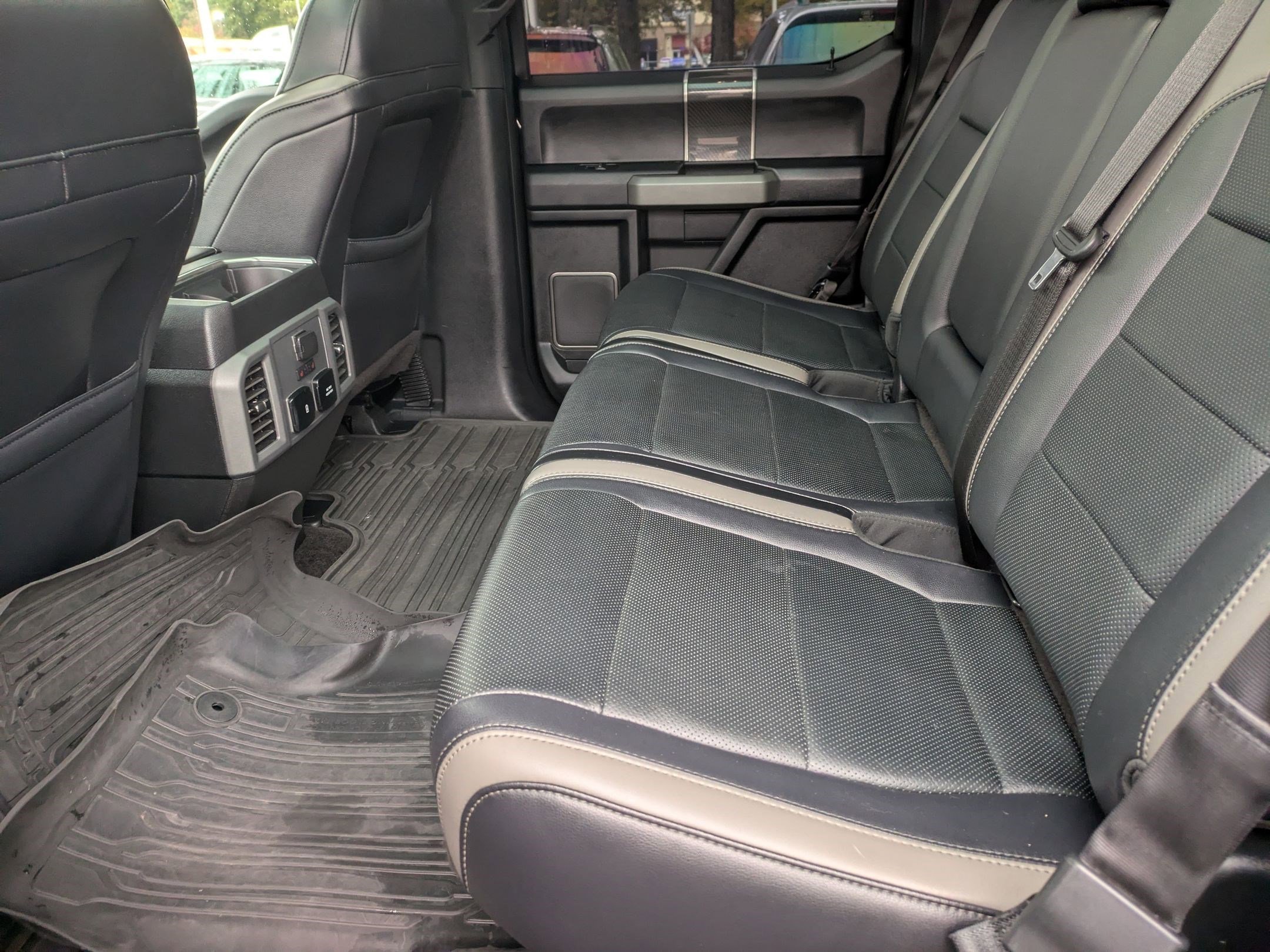 Used 2018 Ford F150 Raptor w/ Equipment Group 802A Luxury image 23