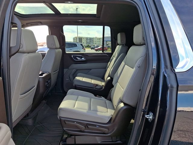 Used 2022 Chevrolet Suburban LT w/ Luxury Package AWD/4WD image 10