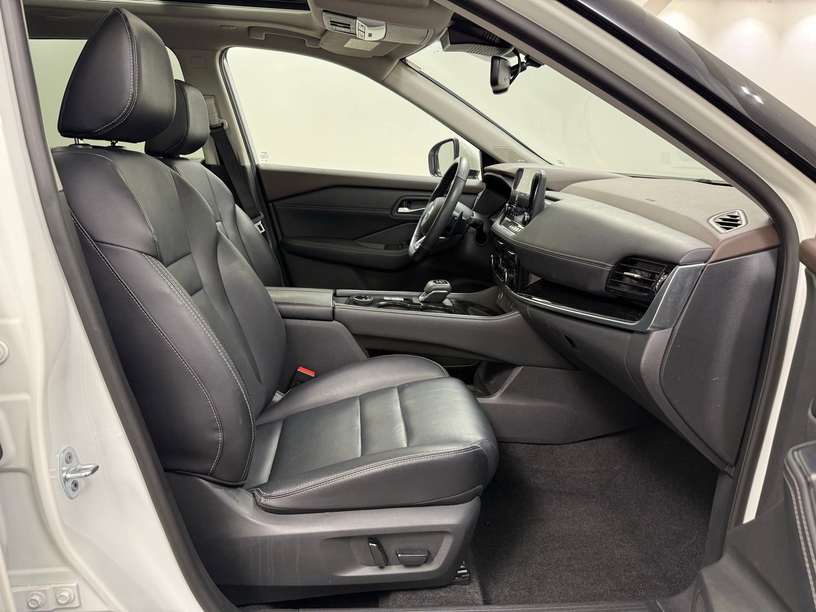 Used 2022 Nissan Rogue SL w/ SL Premium Package image 28