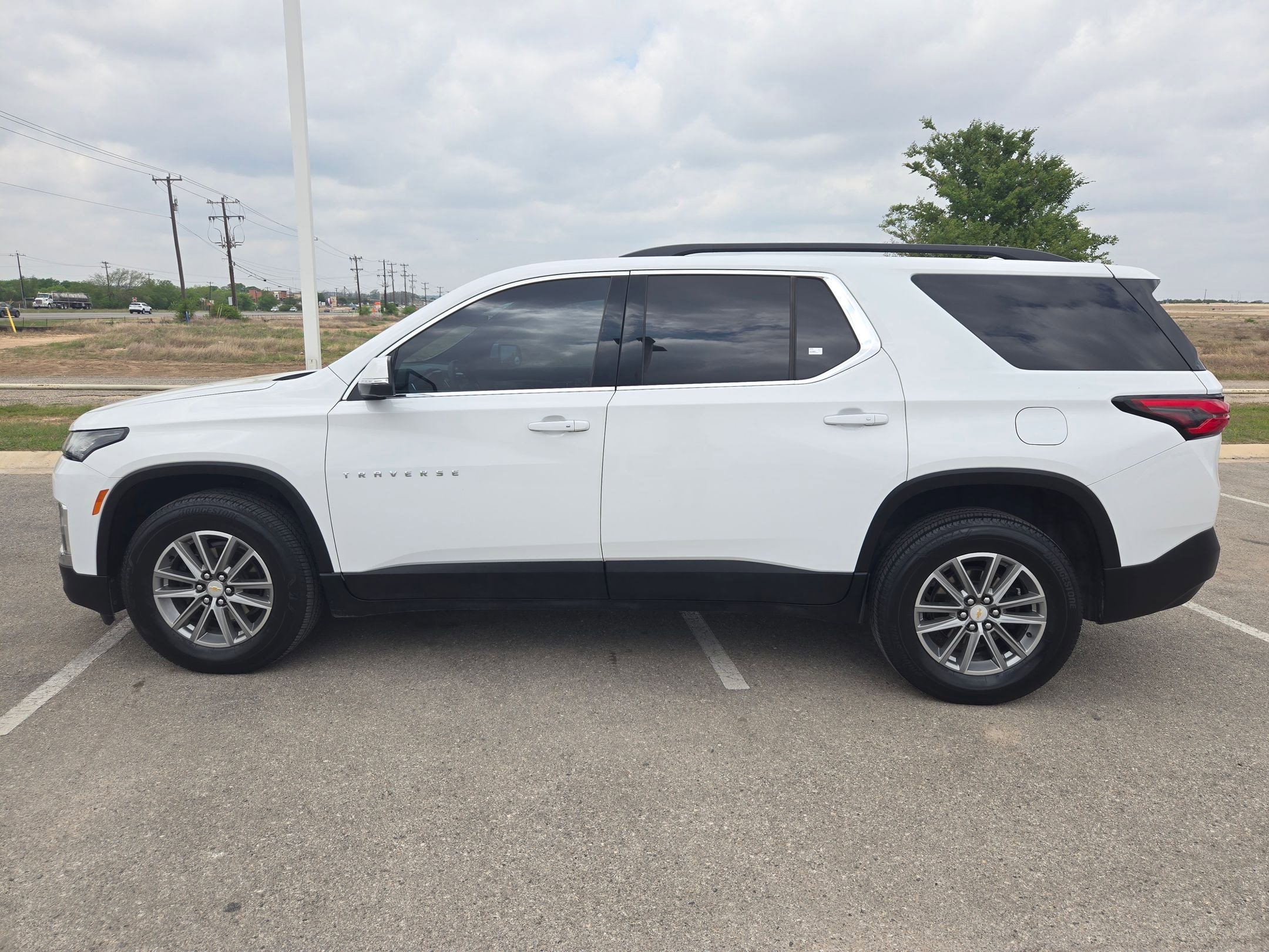 Used 2023 Chevrolet Traverse LT image 6