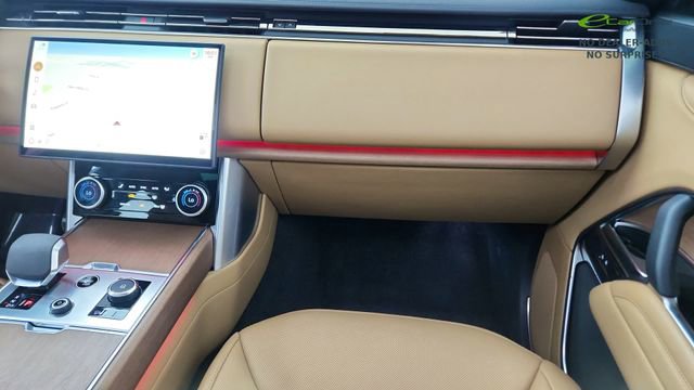Used 2023 Land Rover Range Rover Long Wheelbase SE image 39