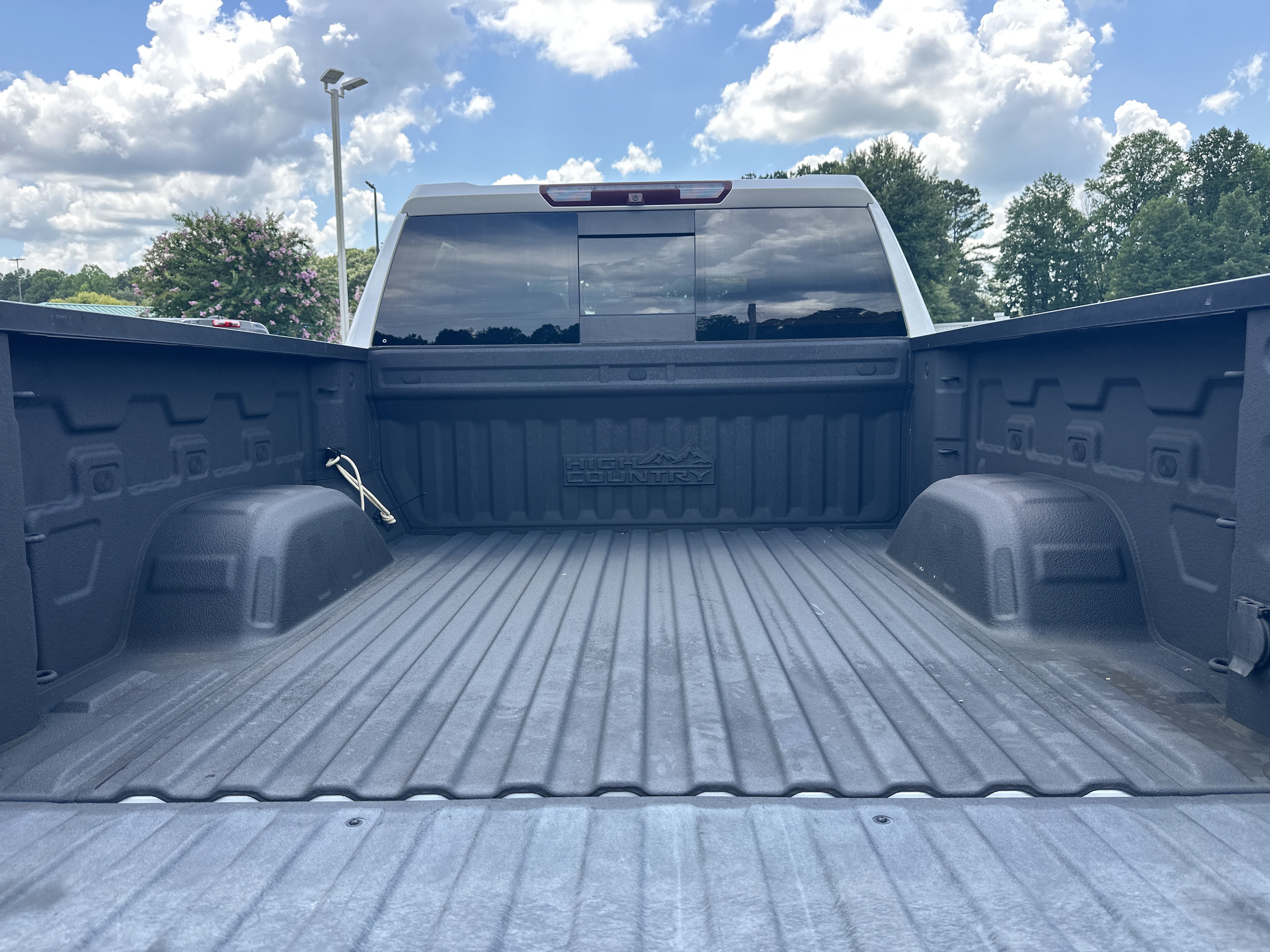 Used 2019 Chevrolet Silverado 1500 High Country w/ Technology Package AWD/4WD image 19