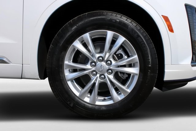 New 2025 Cadillac XT6 Luxury image 9