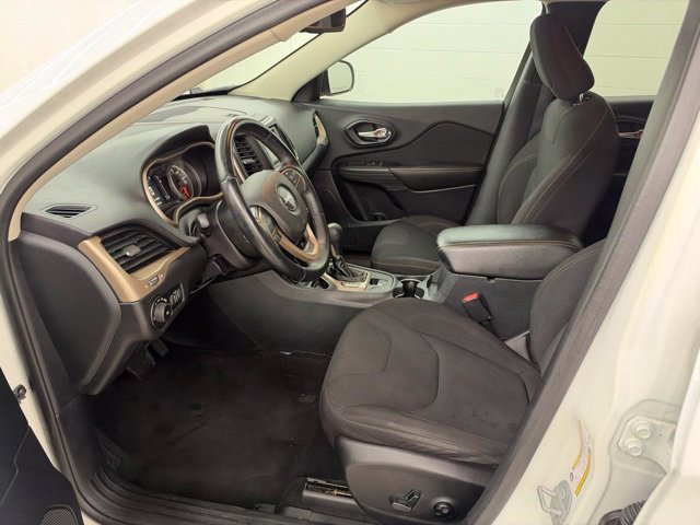 Used 2016 Jeep Cherokee Latitude w/ Safety/Convenience Group FWD image 17