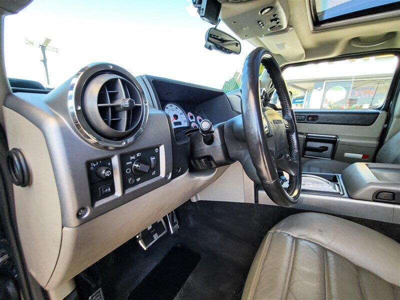 Used 2003 HUMMER H2 w/ Preferred Equipment Group AWD/4WD image 16