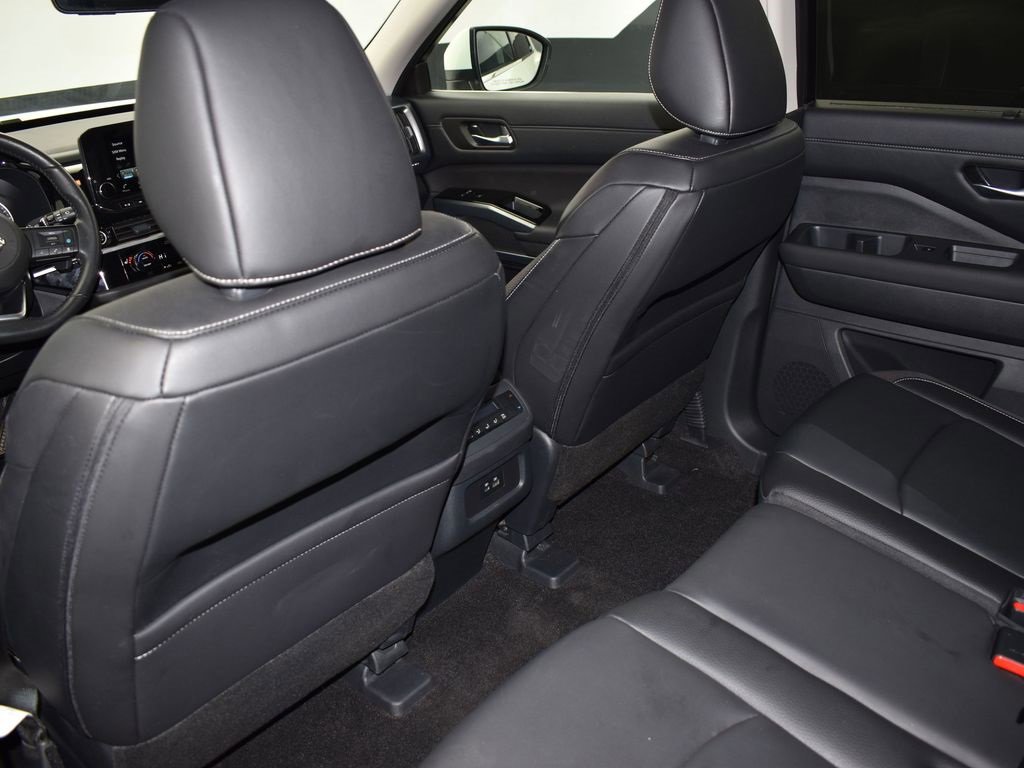 Used 2024 Nissan Pathfinder SL image 15