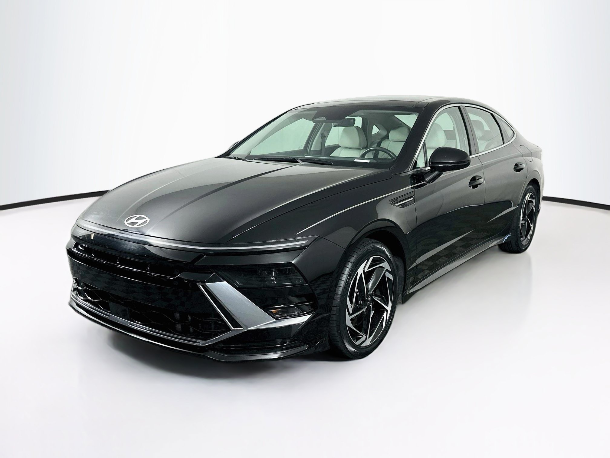 Used 2025 Hyundai Sonata SEL FWD image 3