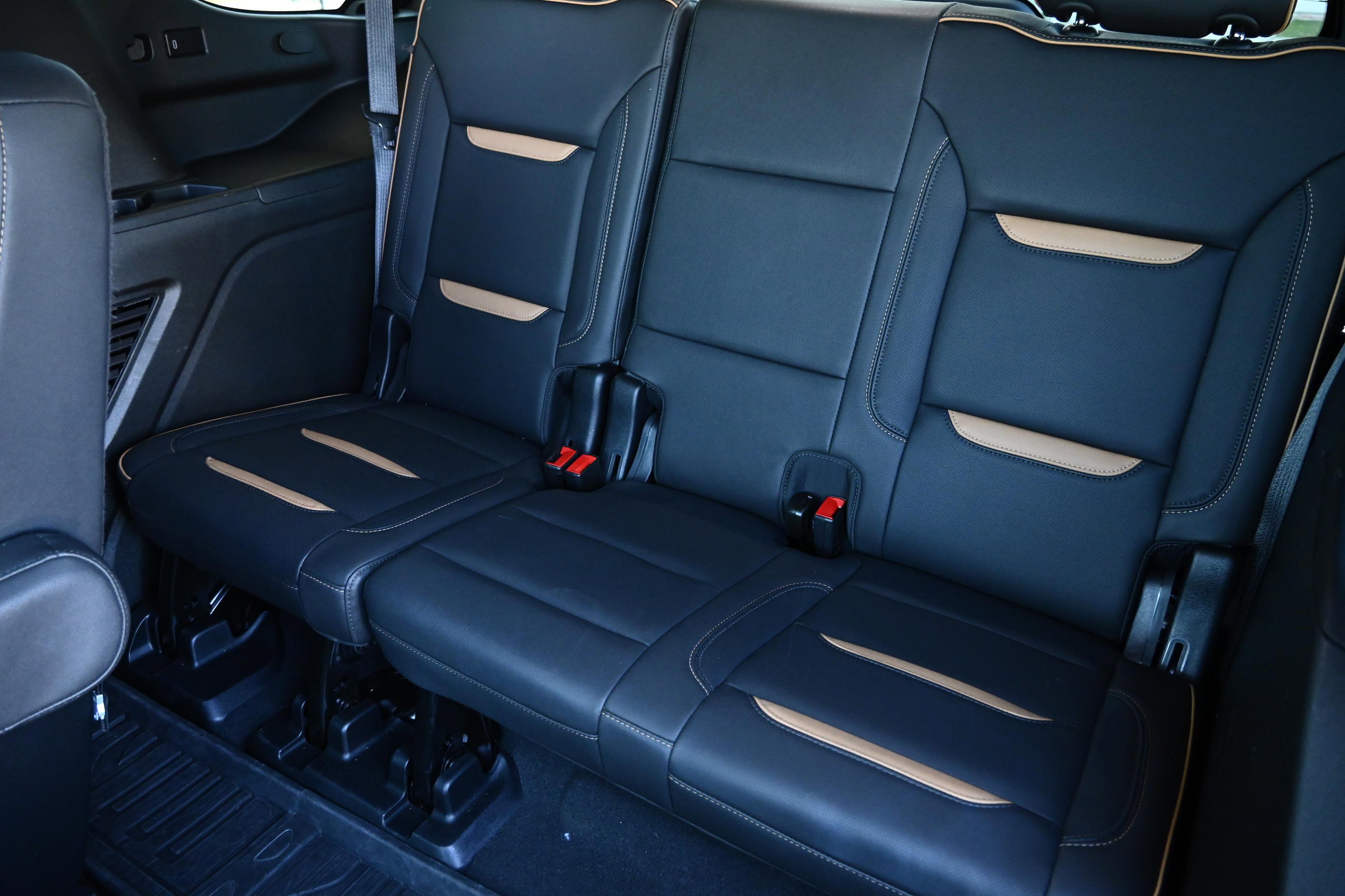 Used 2024 GMC Yukon AT4 w/ Technology Package image 12