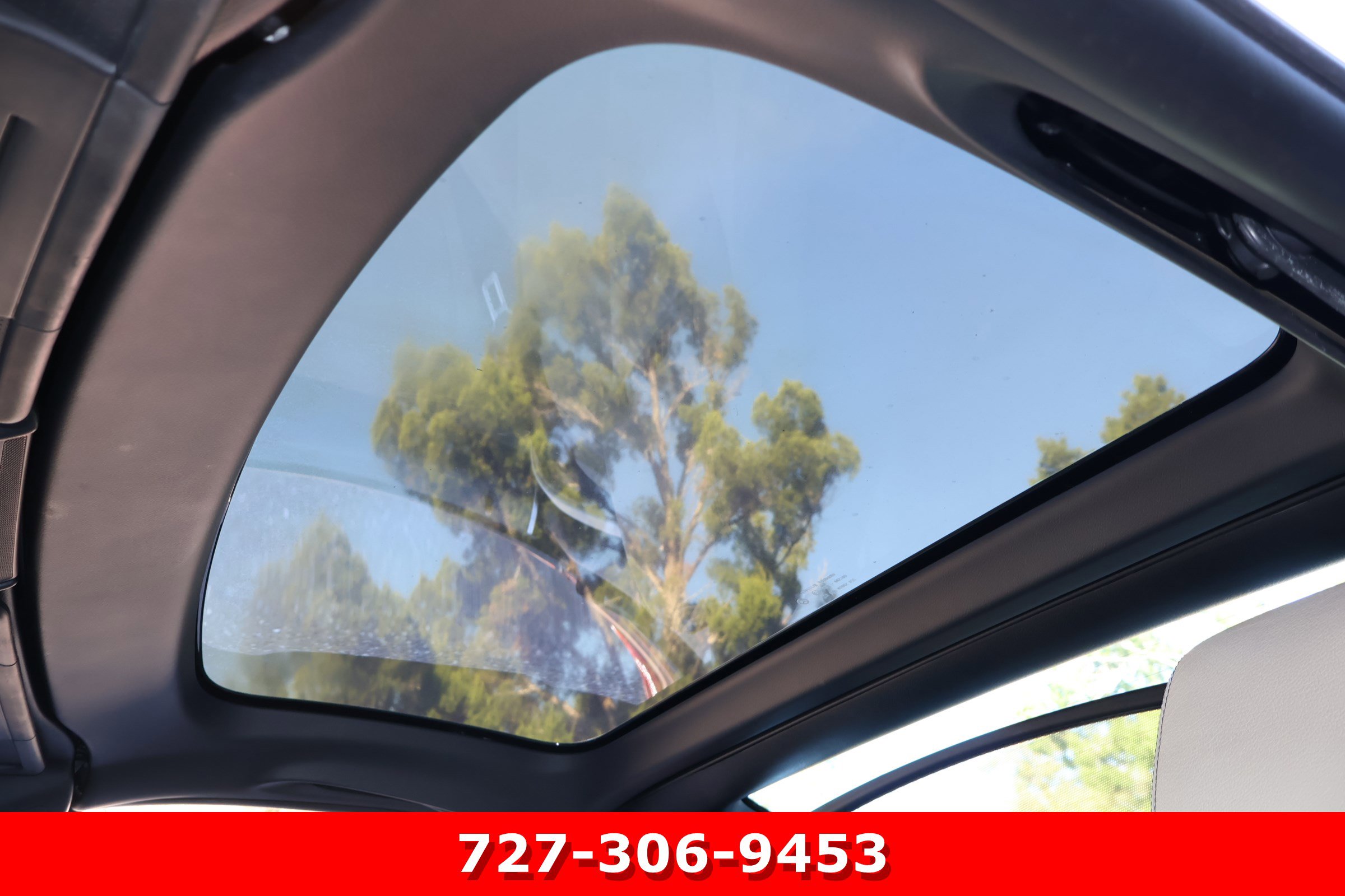 Used 2012 Mercedes-Benz SLK 350 image 4