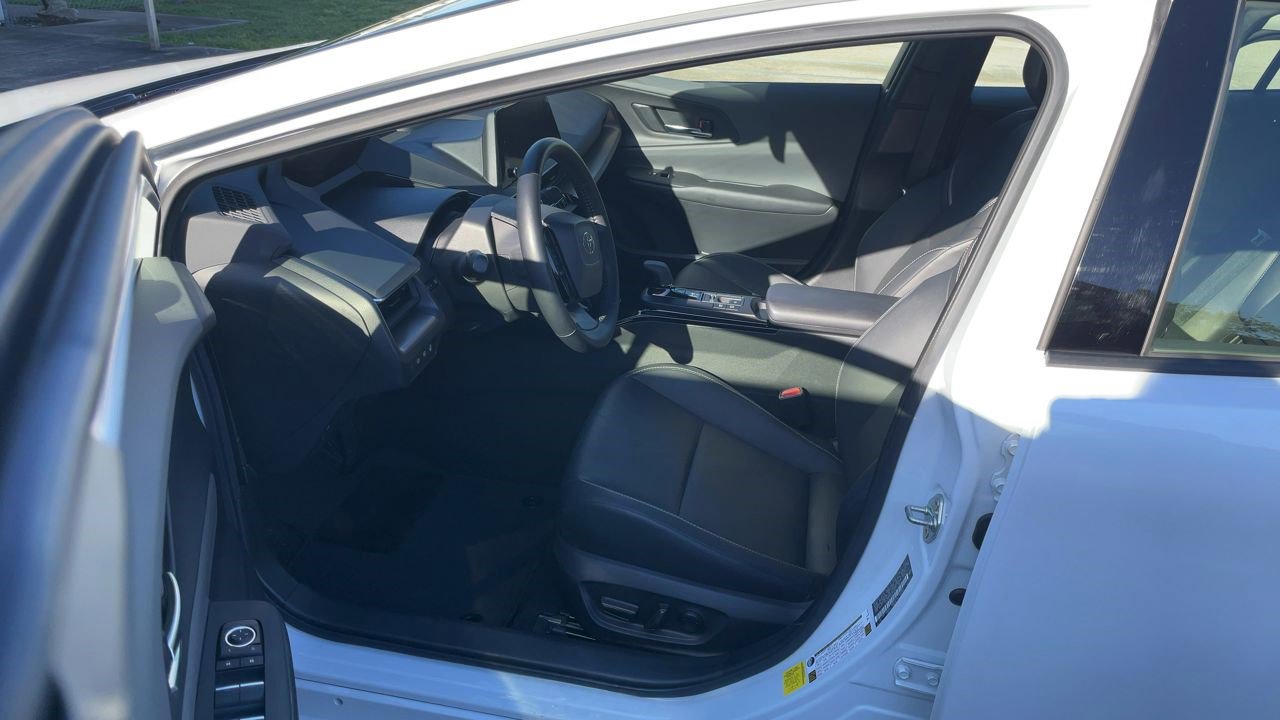 Used 2024 Toyota Prius XLE image 13