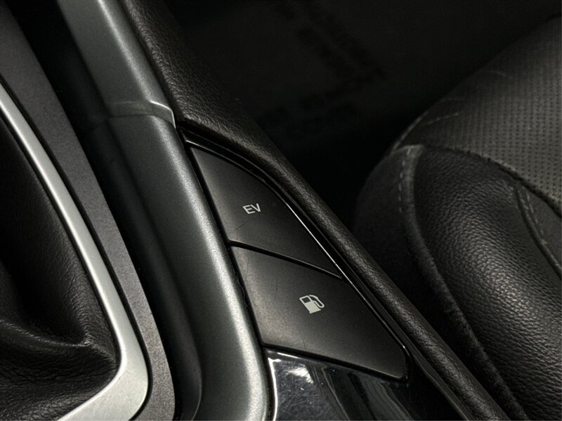 Used 2015 Ford Fusion Energi Titanium FWD image 24