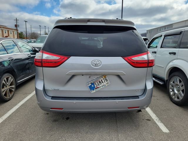 Used 2015 Toyota Sienna XLE w/ XLE Navigation Package image 4