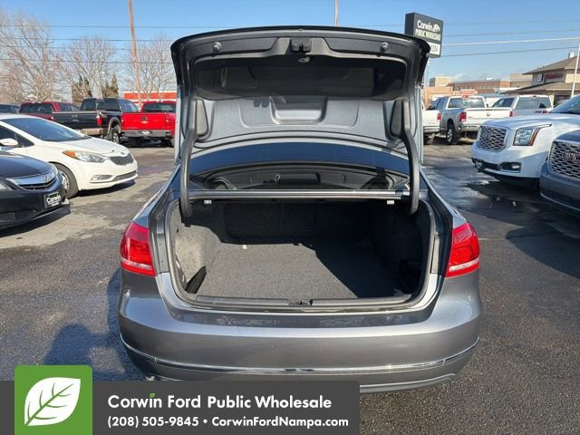 Used 2015 Volkswagen Passat TDI SEL Premium image 31