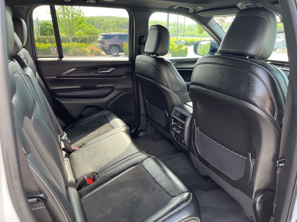 Used 2024 Jeep Grand Cherokee Altitude image 25